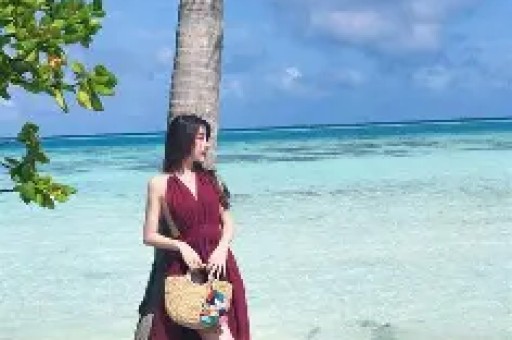 迪丽热巴vs赵丽颖：同为顶流女神差距真的比想象更大