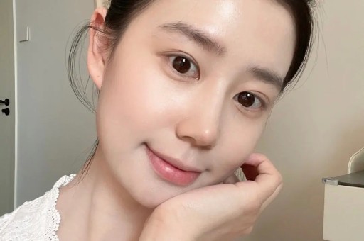 迪丽热巴深V造型登热搜引争议粉丝心疼担心走光审美讨论激烈