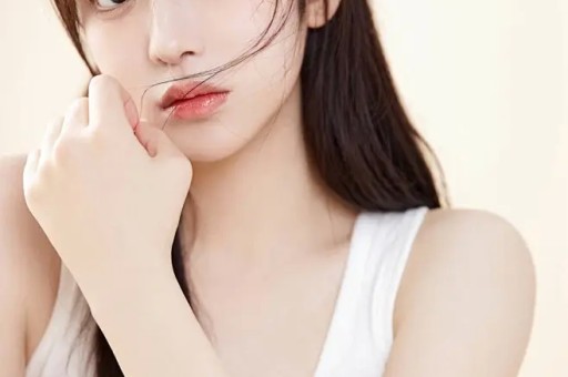 凌晨三点网红司晓迪突然发文宠粉一口气晒出18张照片