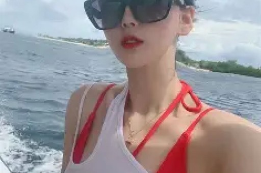 小红书被约谈赵露思冲上热搜在小红书上霸榜神一样的存在